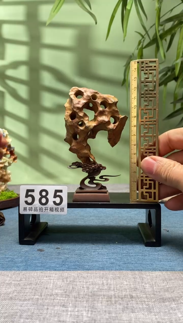 【闪购商品】树脂制品底座 石头是青州玲珑石585号