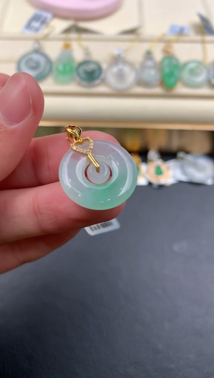 【闪购商品】翡翠颈饰18K金镶嵌D745     