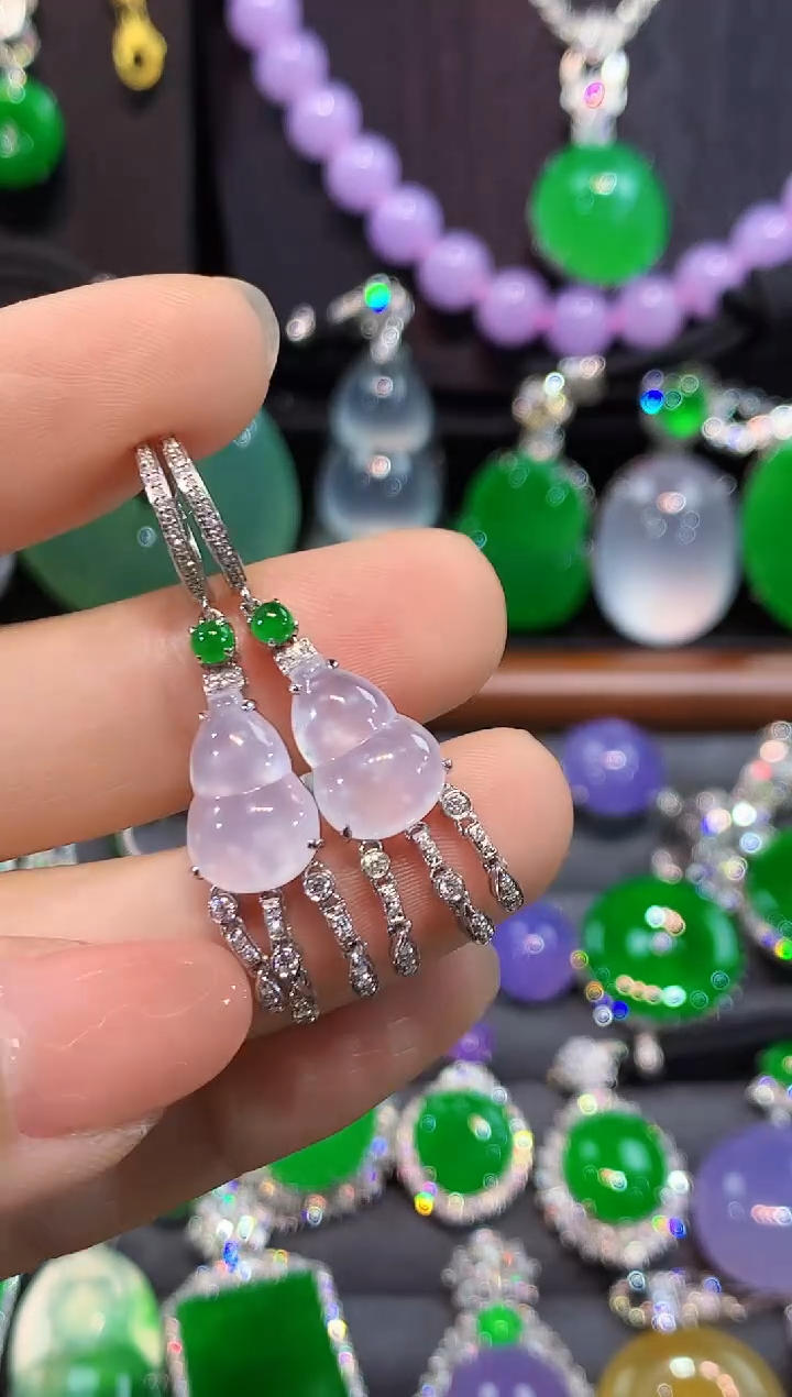 18K金镶嵌翡翠耳饰耳包