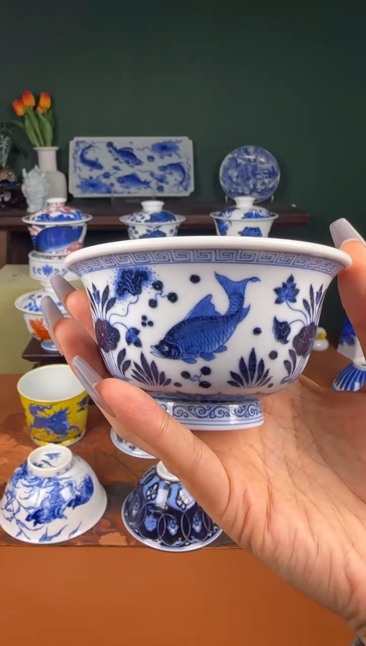 【闪购商品】杯水造 青花  鱼藻  压手杯。