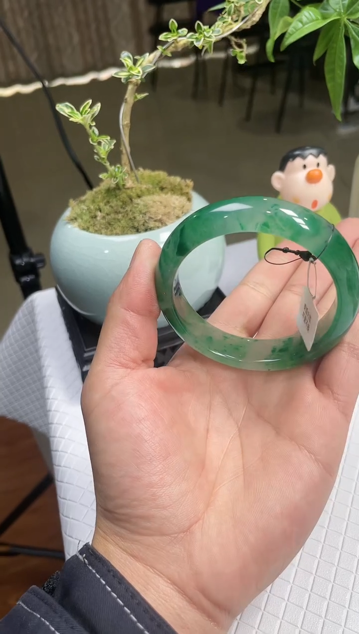 【闪购商品】石英质玉手镯未镶嵌非洲翠手镯多样性发货