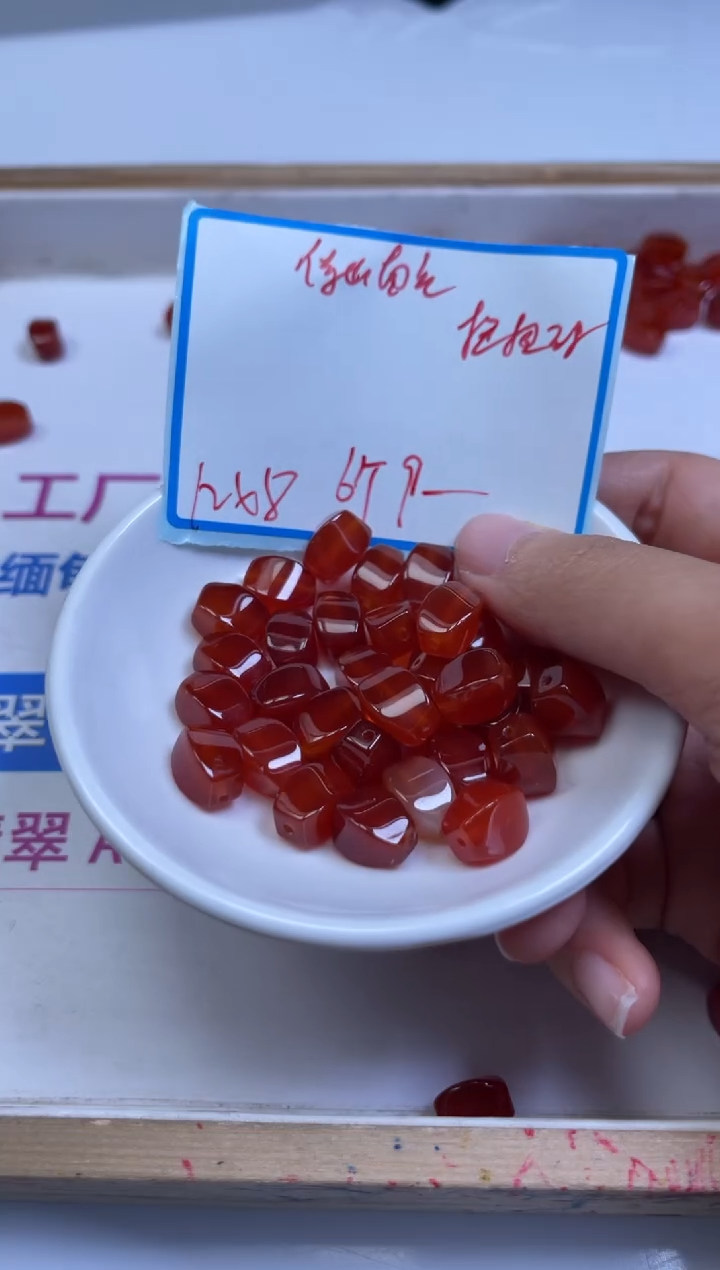 未镶嵌散珠南红玛瑙A2061 南红扭扭珠12*8mm6个9元