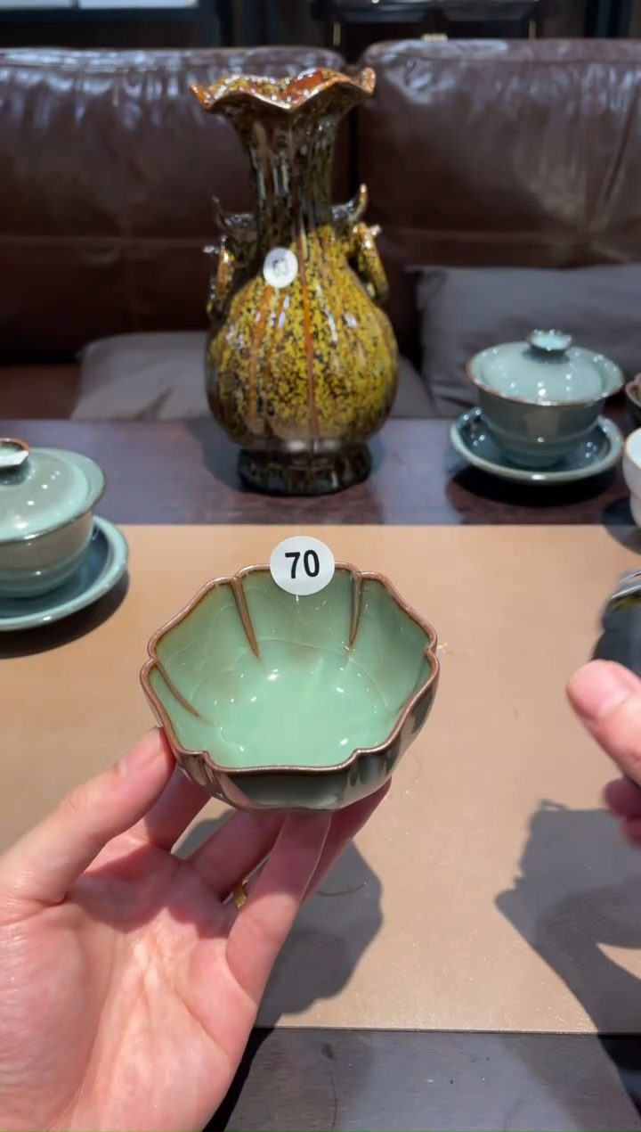 70窑承青瓷铁胎六方葵口杯