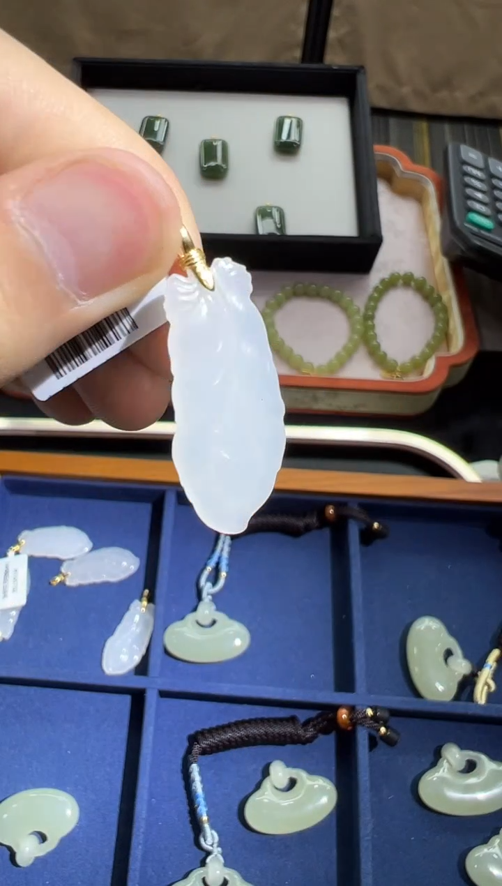 和田玉18K金镶嵌颈饰W037-和田玉羽毛吊坠-多样性发一件