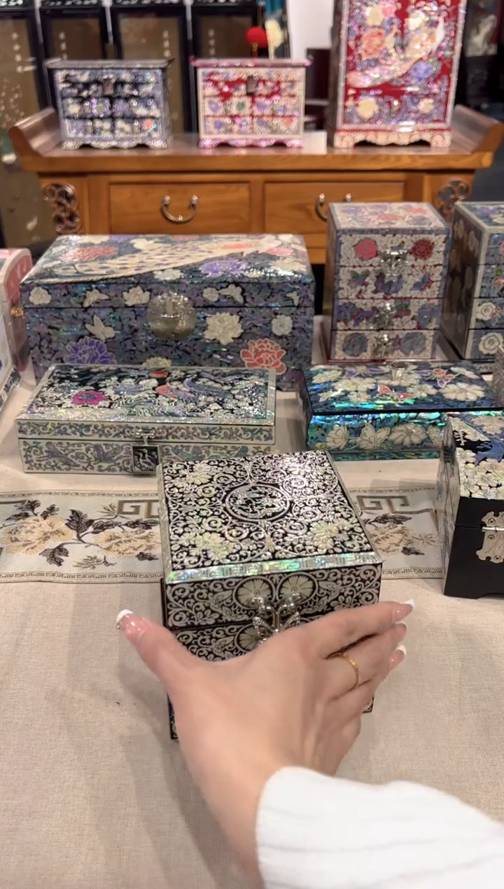 【闪购商品】黑底龙凤·弘贝雅螺钿漆器文化馆