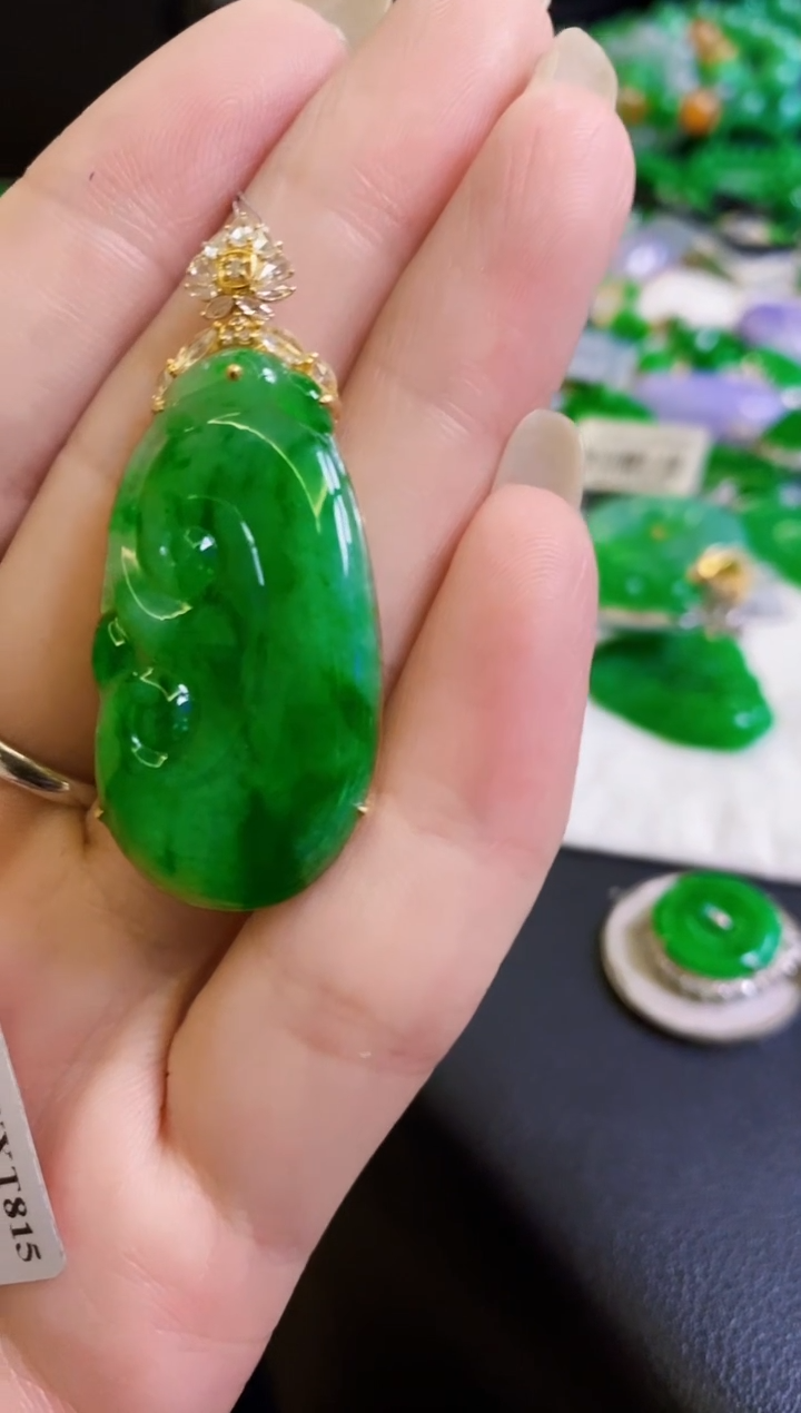 【闪购商品】定制翡翠18K金镶嵌吊坠