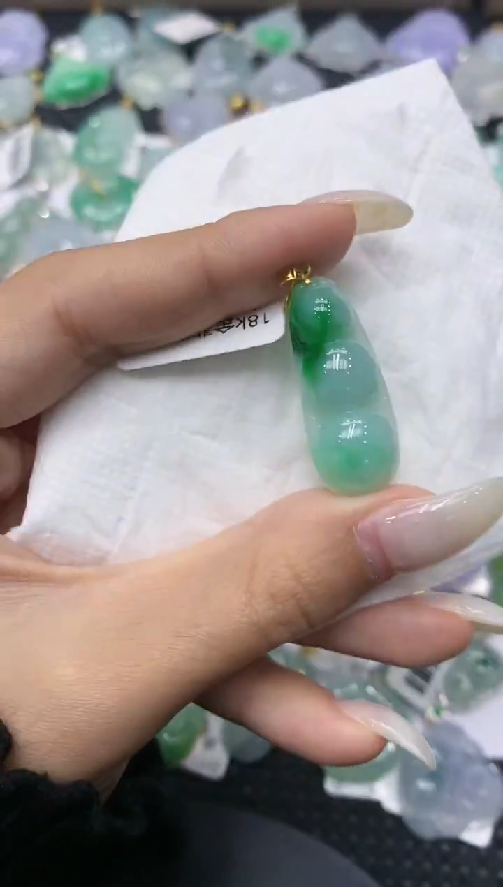 颈饰18K金镶嵌翡翠11111111111