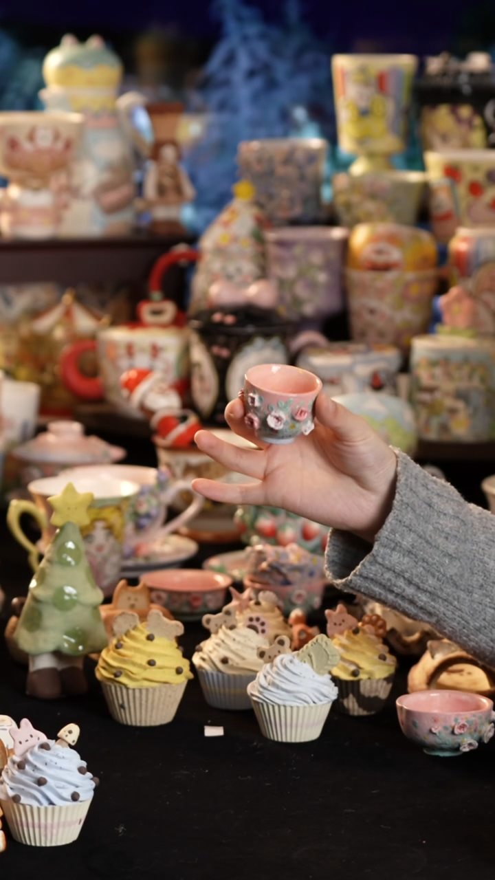 摆件陶景德镇釉下彩手绘设计师款陶瓷