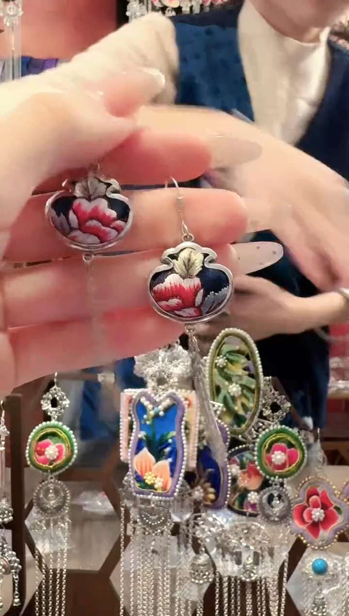 织绣云织谣民族风精美饰品   31