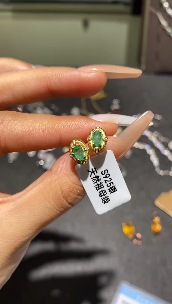 银S925镶嵌耳饰祖母绿耳钉