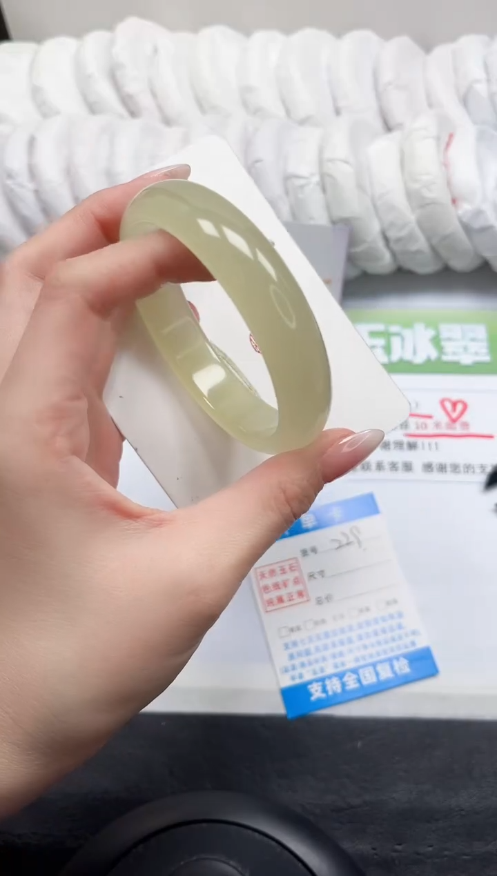 【闪购商品】石英质玉手镯未镶嵌229-62