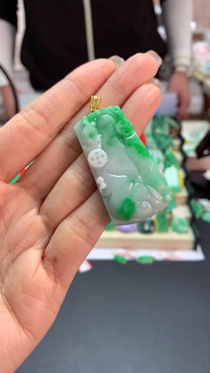 【闪购商品】翡翠吊坠(不含链)18K金镶嵌挂件