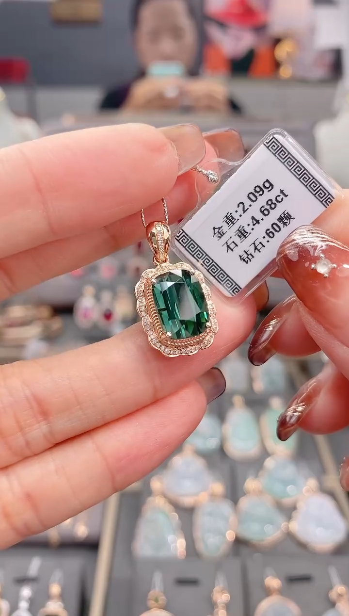 颈饰18K金镶嵌碧玺4.68