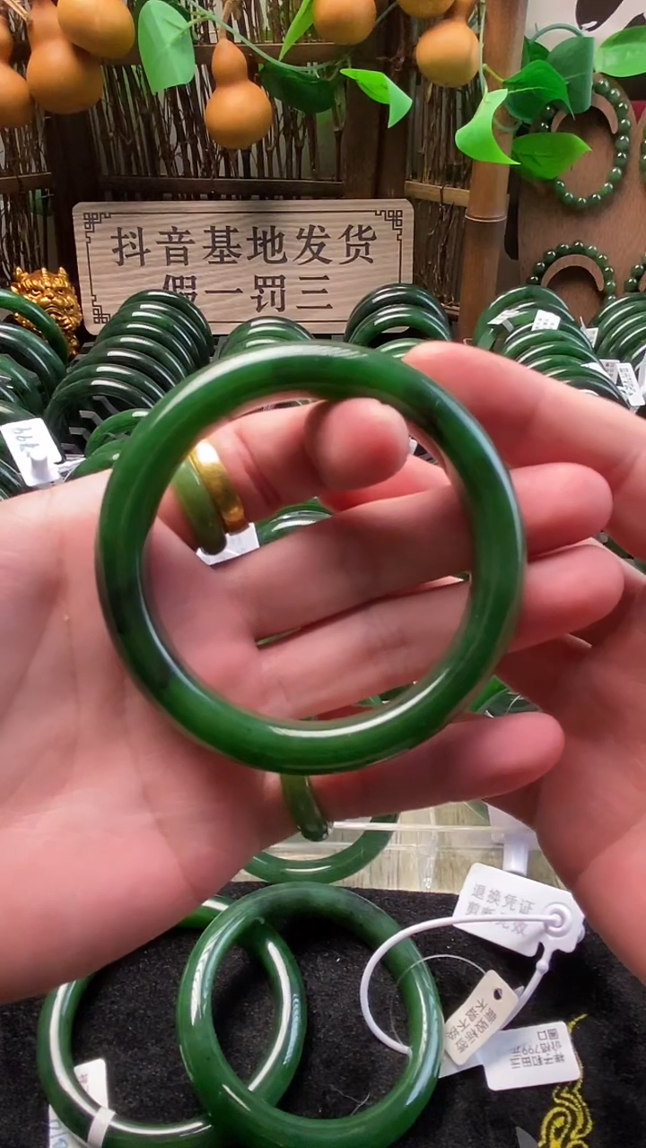 未镶嵌手镯和田玉（碧玉）俄罗斯碧玉手镯57.8