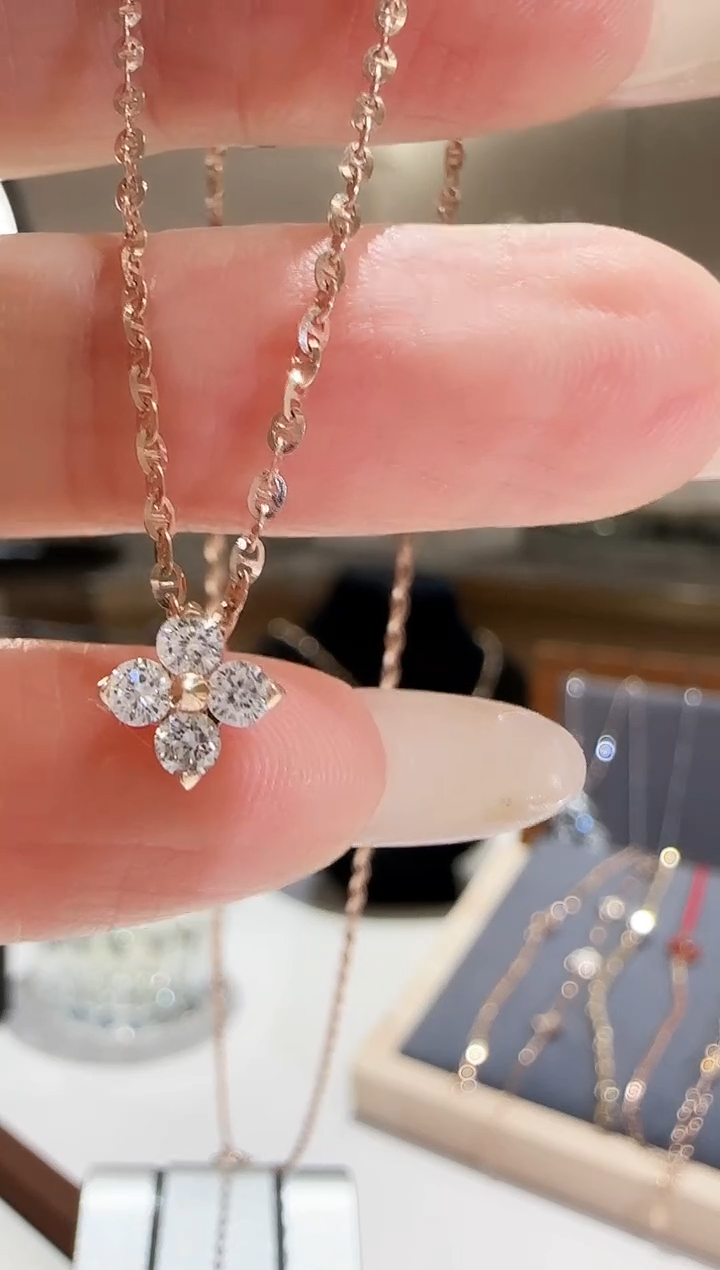 项链18K金镶嵌钻石四叶草吊坠+45猪鼻子链