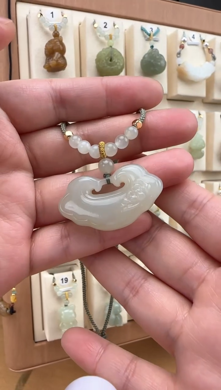 【闪购商品】和田玉颈饰未镶嵌莲花平安锁