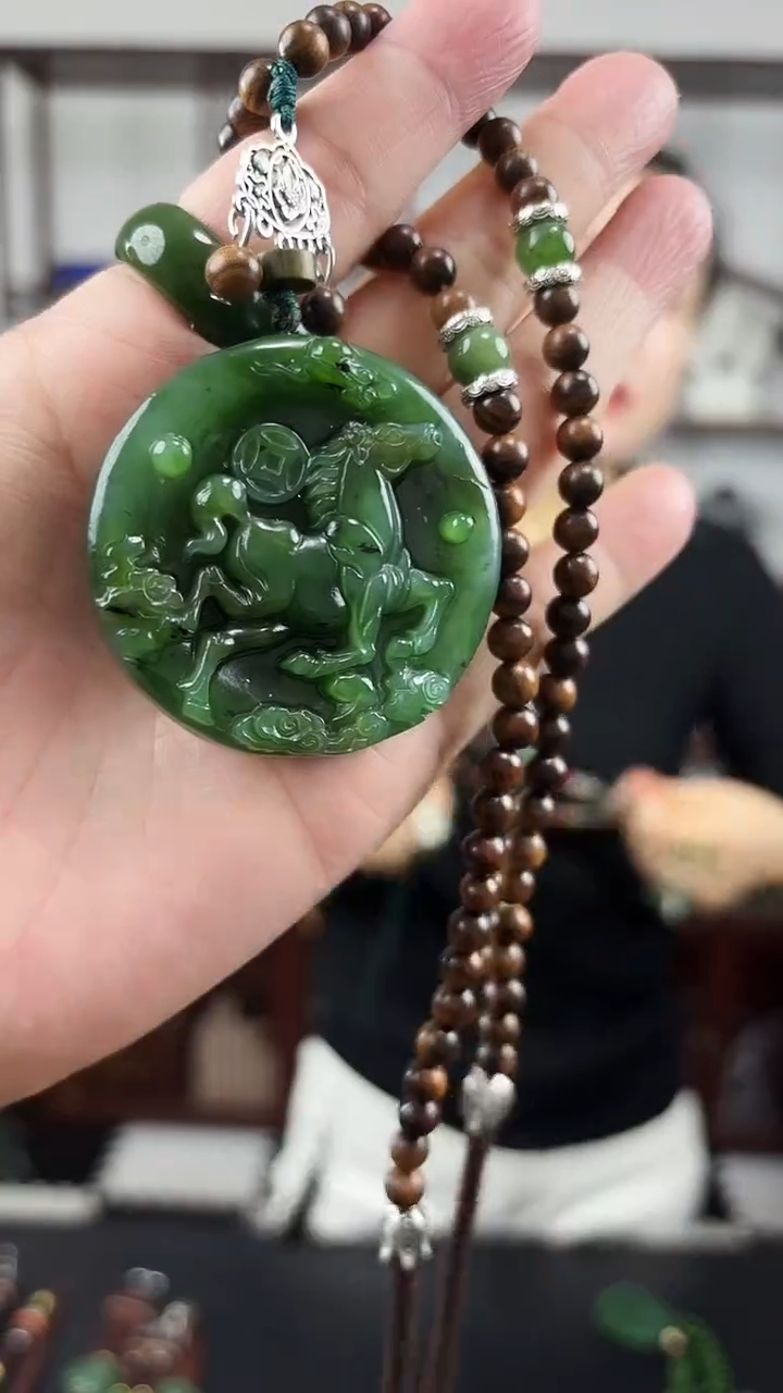 颈饰未镶嵌和田玉有瑕疵 不退不换