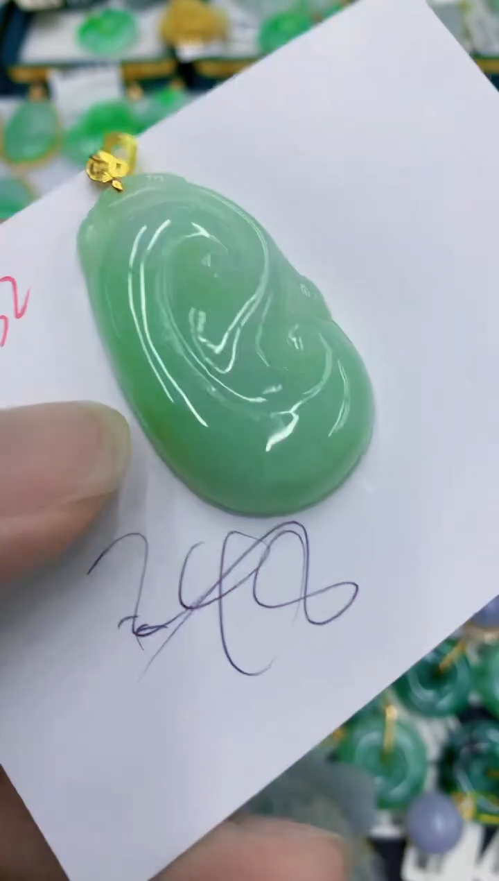 翡翠18K金镶嵌颈饰1111111111