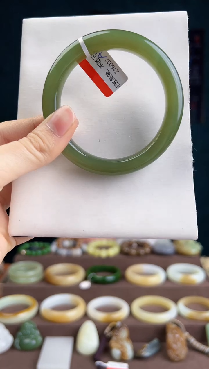 【闪购商品】和田玉手镯未镶嵌ZZ 拍一发一 多样性发货56.5