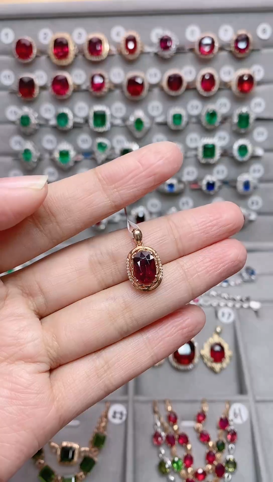 【闪购商品】红色碧玺18K金吊坠18K金镶嵌.