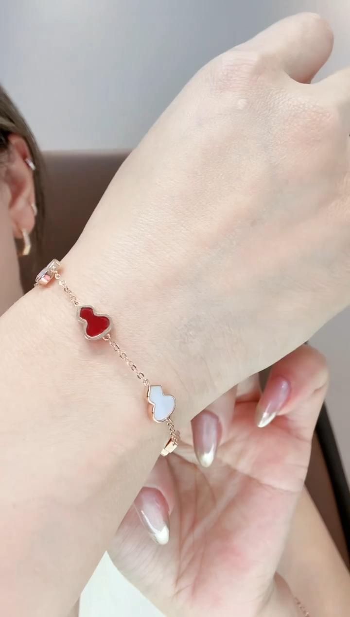 手链贝壳（贝母）18K金镶嵌五个葫芦手链