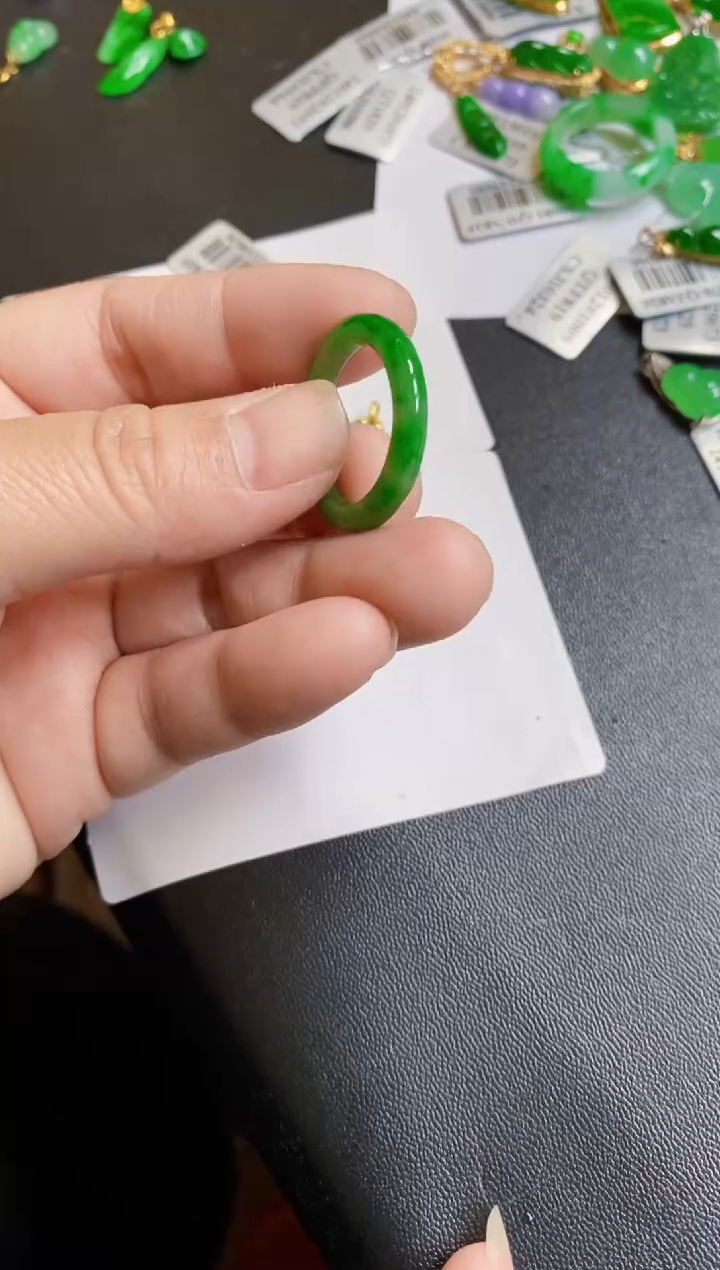 【闪购商品】翡翠颈饰18K金镶嵌戒圈