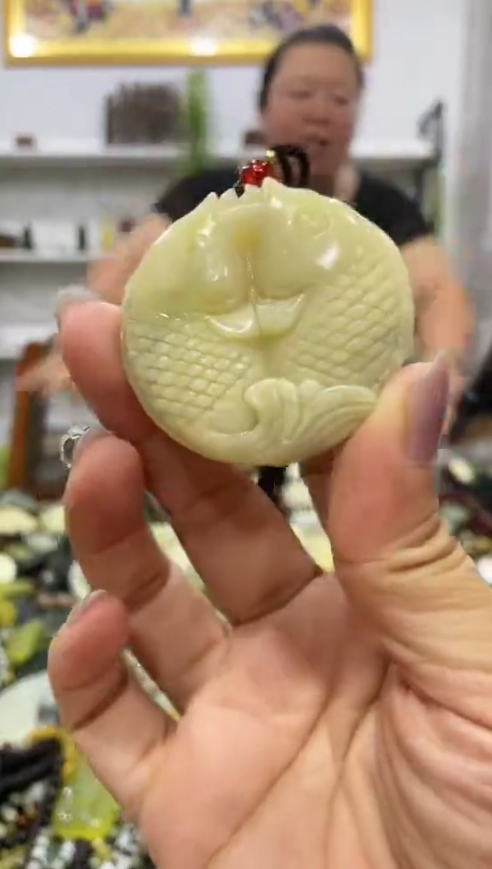 岫玉未镶嵌吊坠