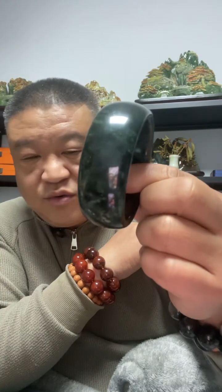 未镶嵌蛇纹石玉手镯62mm圈口