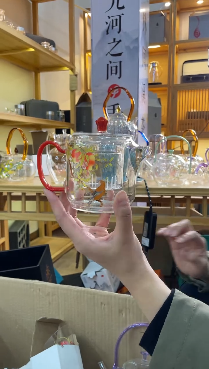 小神奇壶红把石榴花