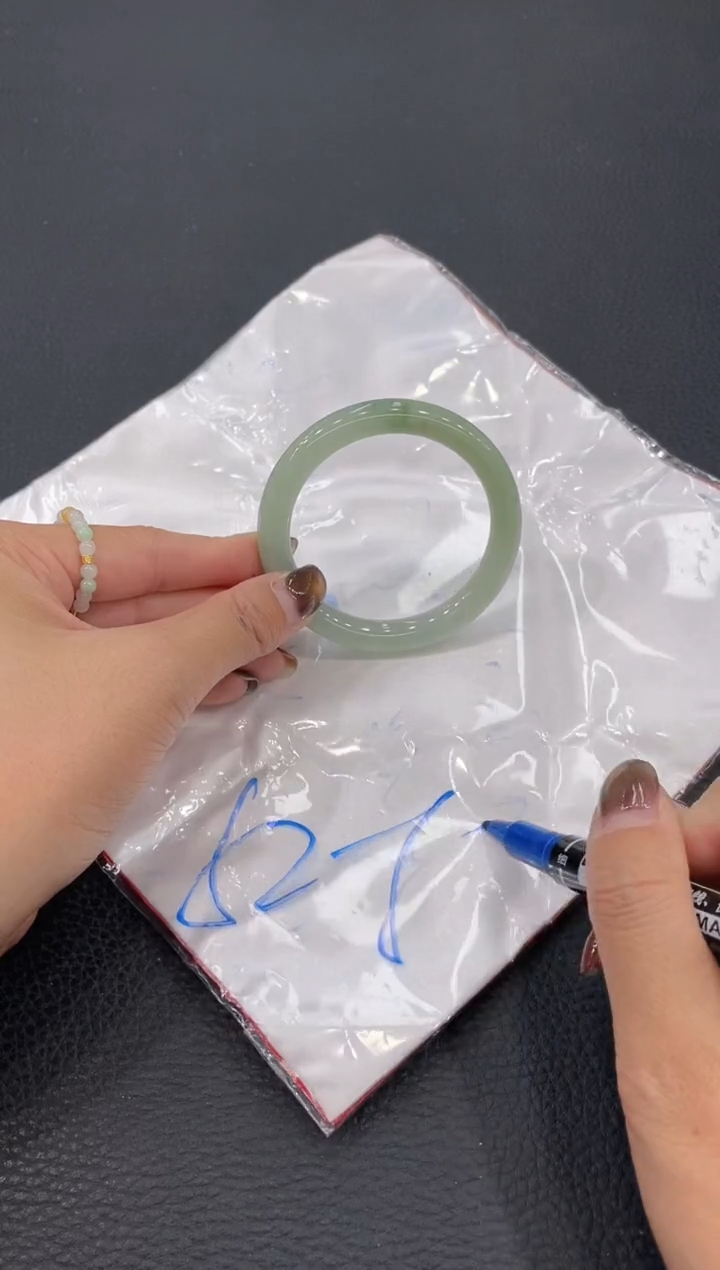 【闪购商品】翡翠手镯未镶嵌手镯