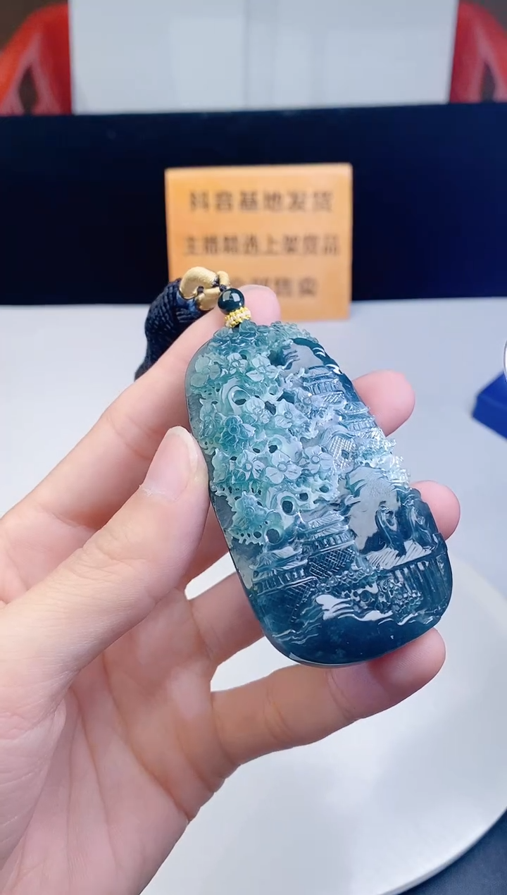 颈饰未镶嵌翡翠·