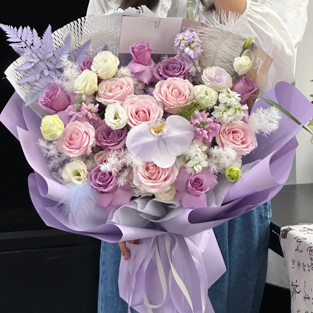 【海洋之歌】七夕鲜花礼物8枝紫玫6枝粉玫1朵蝴蝶兰混搭花束4884款鲜花小时达同城配送送女友送老婆送花上门