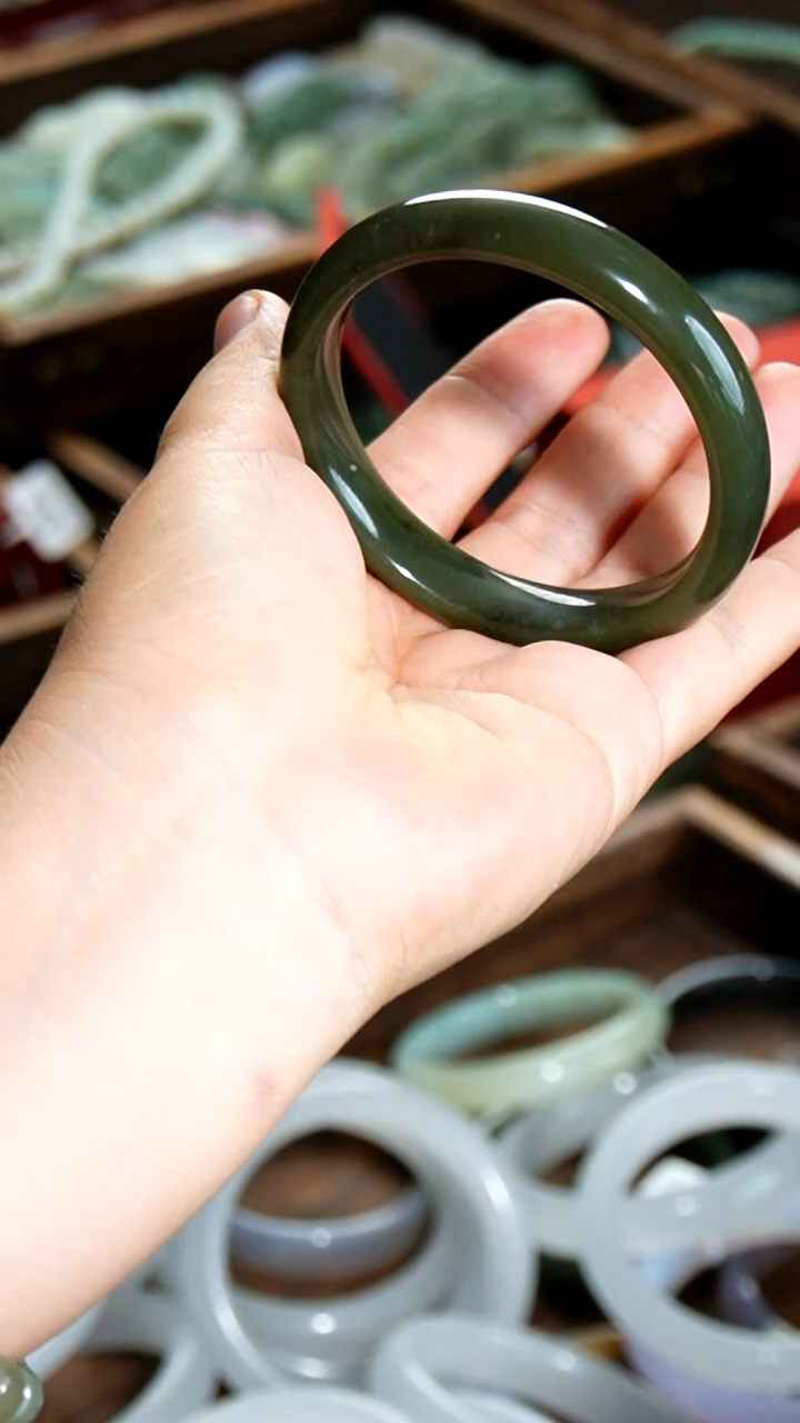 和田玉手镯未镶嵌0001   56圈口