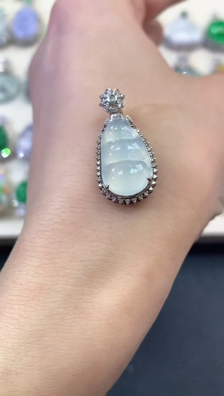 【闪购商品】翡翠吊坠(不含链)18K金镶嵌B50    