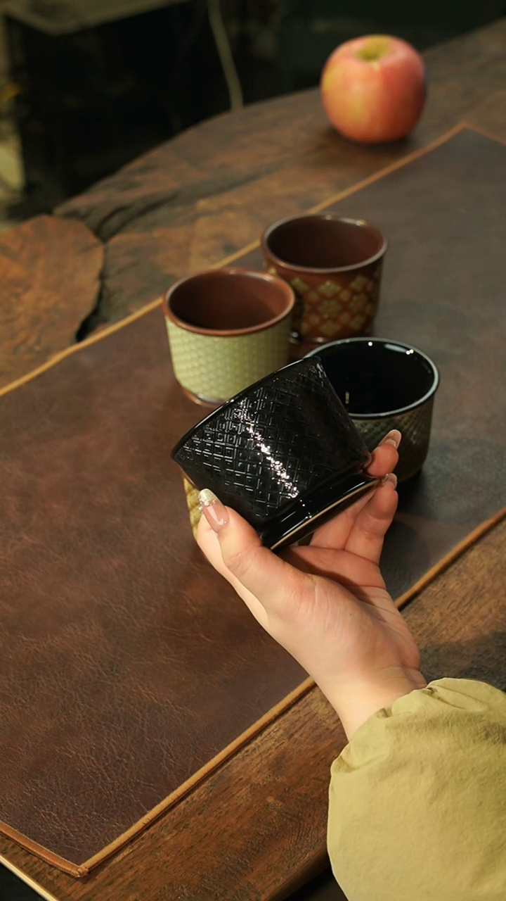 【闪购商品】瓷片李斌  回纹容天杯