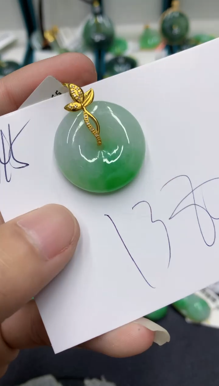 【闪购商品】翡翠颈饰18K金镶嵌翡翠