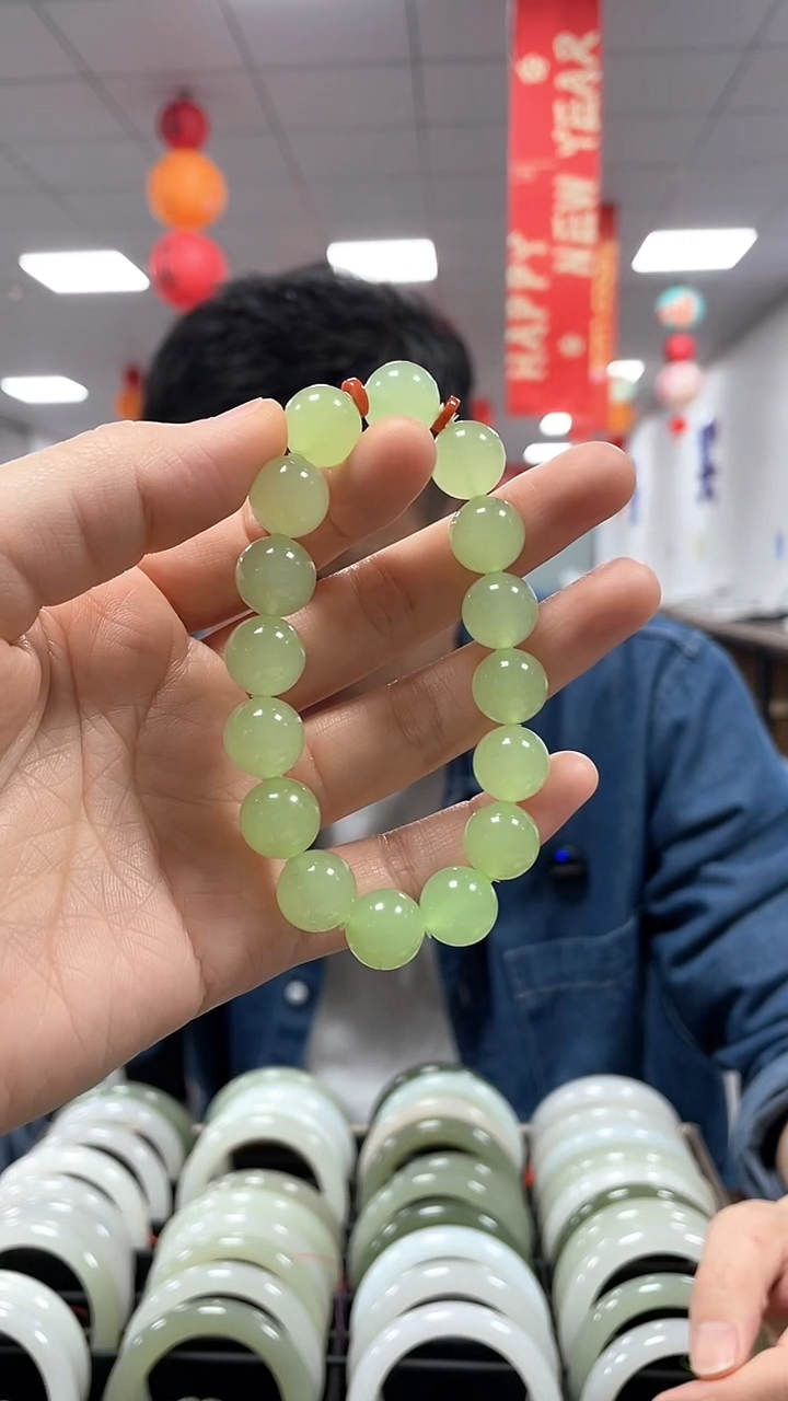 未镶嵌和田玉手链高品翠青卡12手串一条