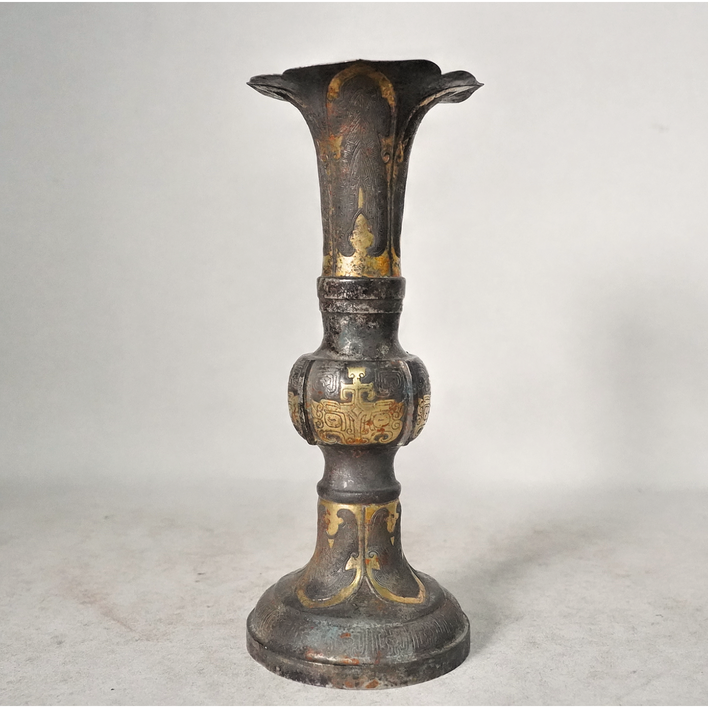 文华开物第224期拍品 13 明代 银鎏金饕餮纹花觚