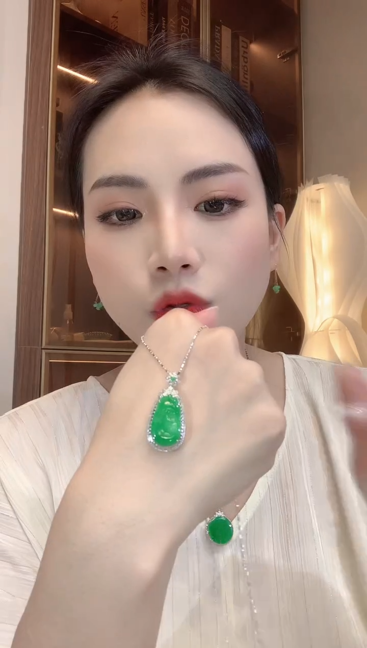 翡翠18K金镶嵌吊坠(不含链)A24