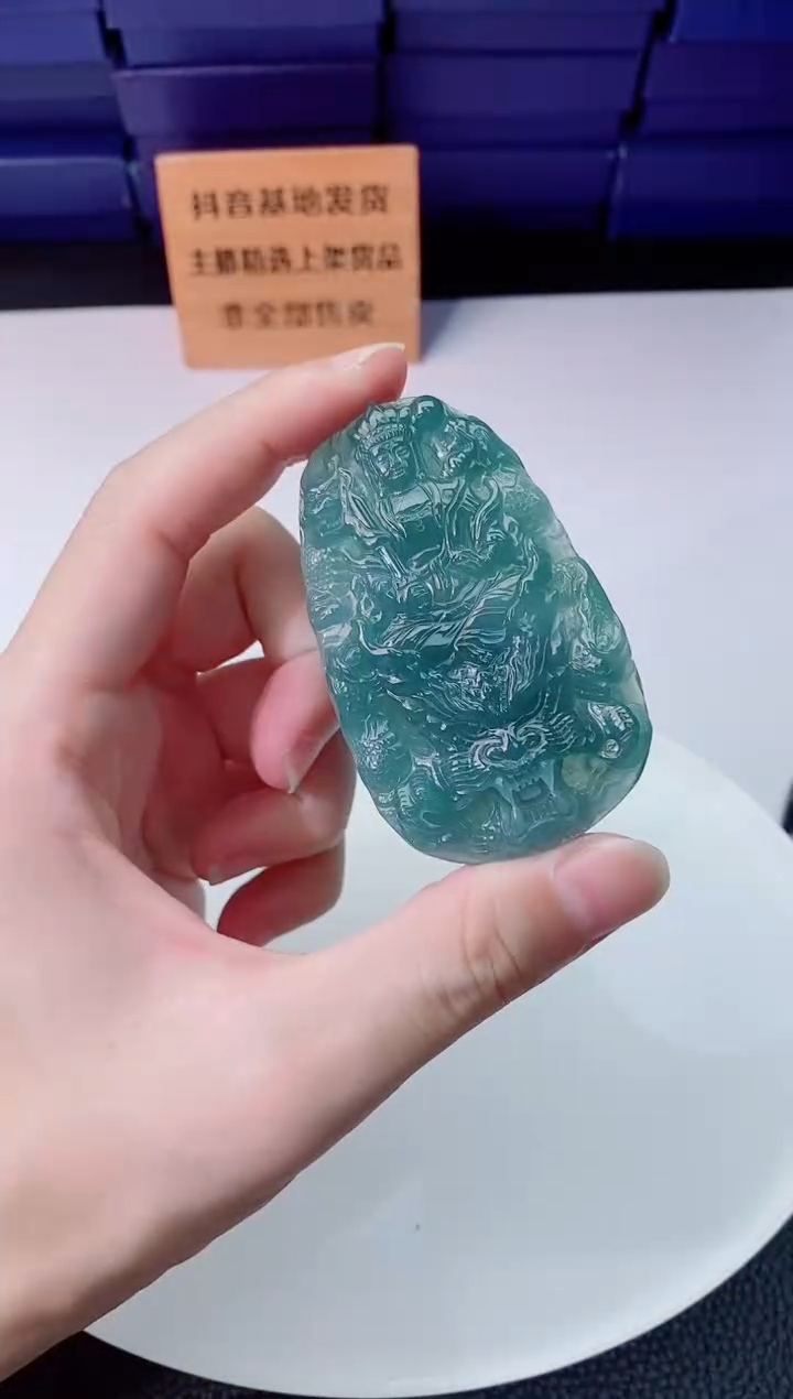 颈饰未镶嵌翡翠   `