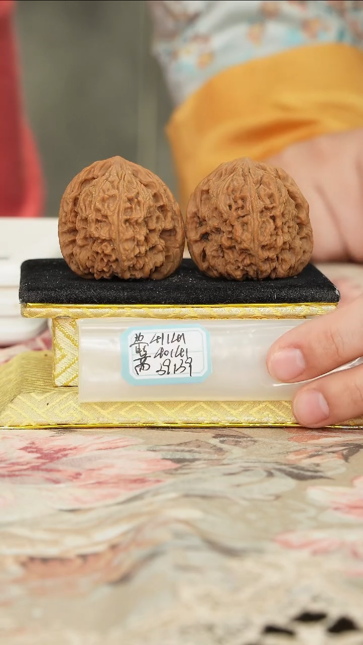 【闪购商品】文玩核桃把件赵喜满南将石