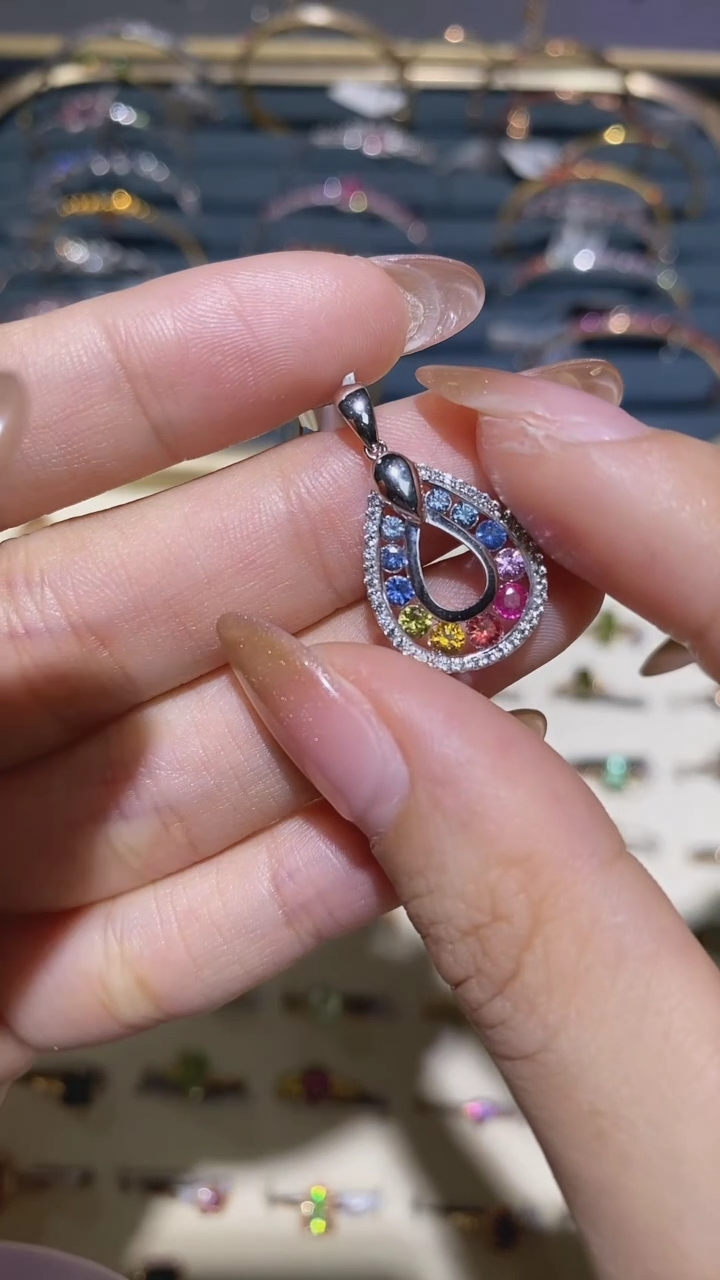 【闪购商品】彩色蓝宝石颈饰18K金镶嵌吊坠