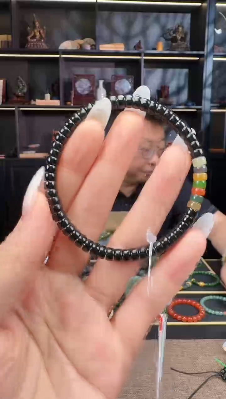 和田玉未镶嵌颈饰5.5mm黑彩药片手串