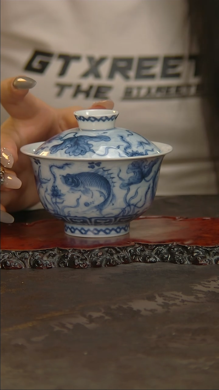 【闪购商品】青花手绘鱼藻内膜映盖碗