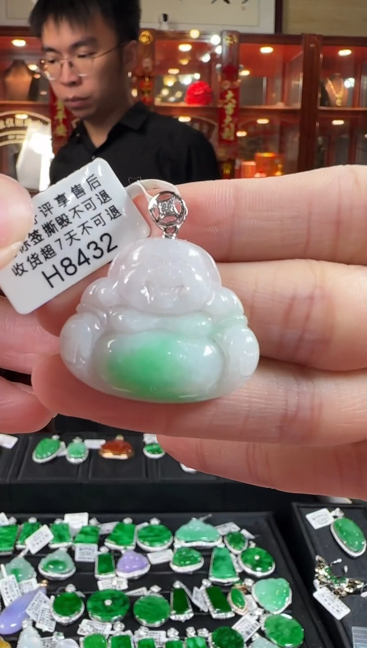 颈饰18K金镶嵌翡翠H8432佛公