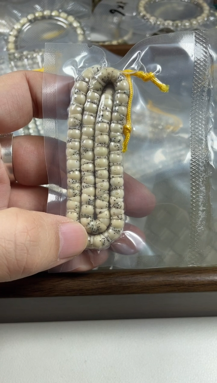 手串星月菩提?****?原生态石玉糯冰料直切大肠6mm