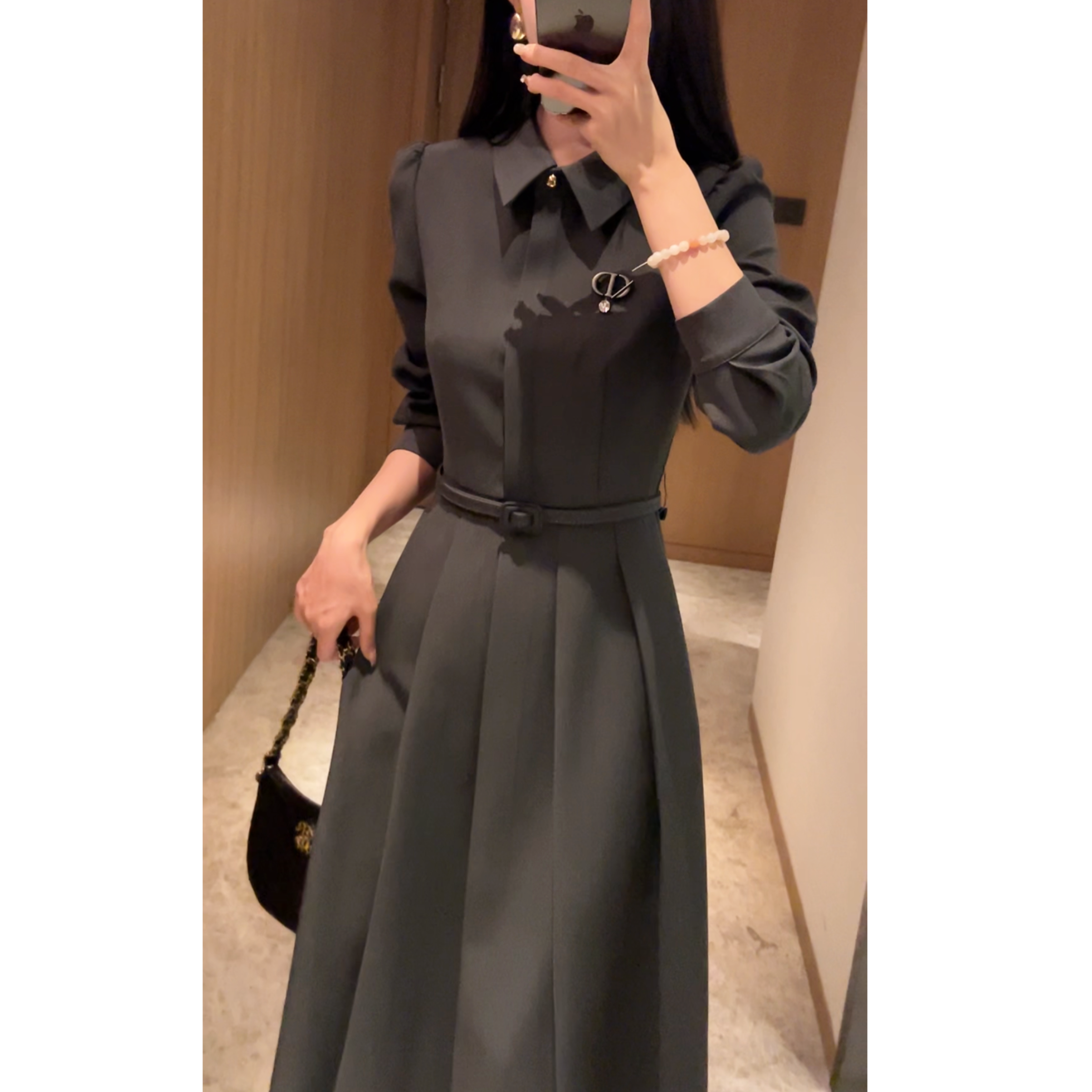 2025年秋冬新款灰色压褶polo领简约设计显瘦百搭连衣裙C033