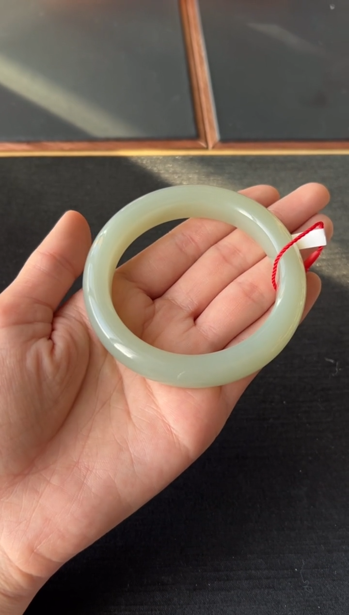 【闪购商品】和田玉手镯未镶嵌且末微色差近矿59+