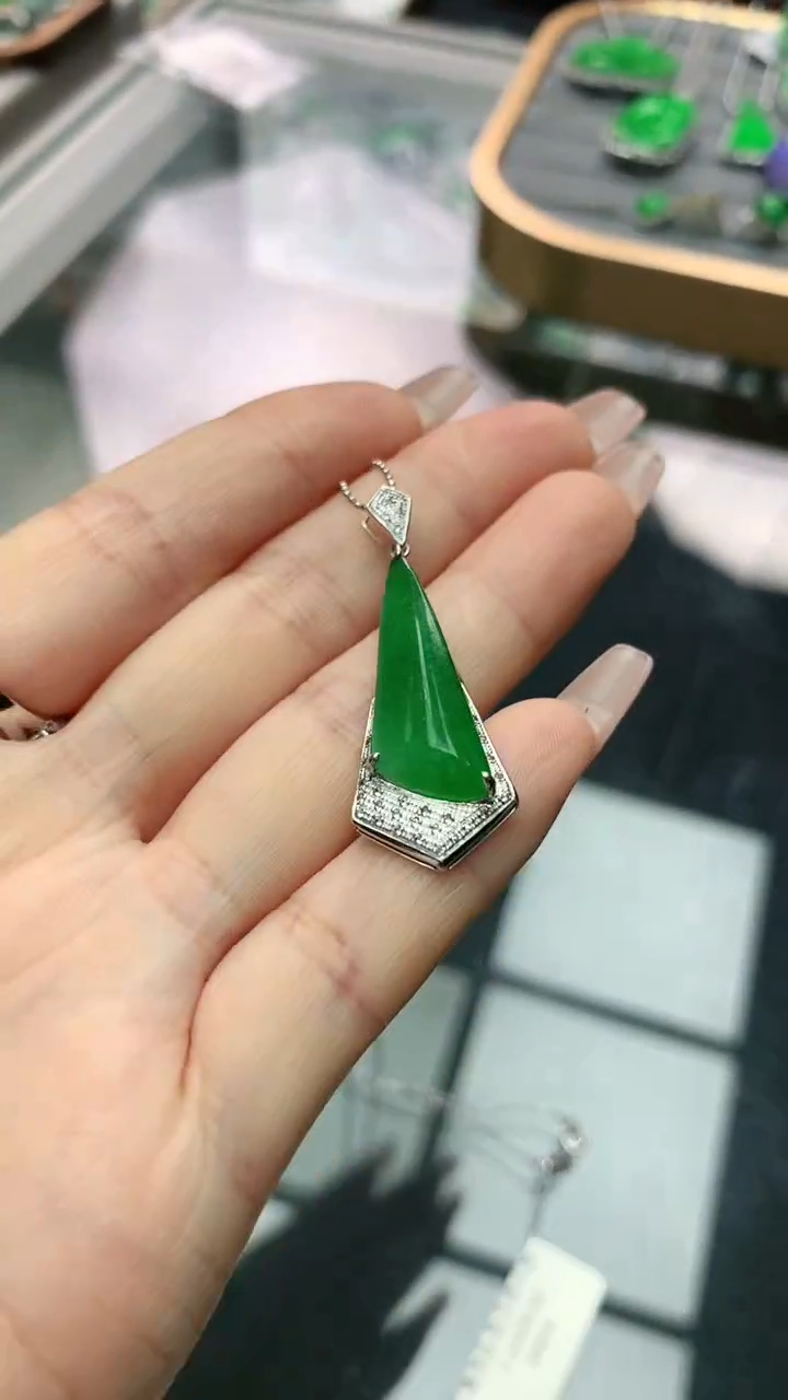 【闪购商品】翡翠颈饰18K金镶嵌赠礼盒证书