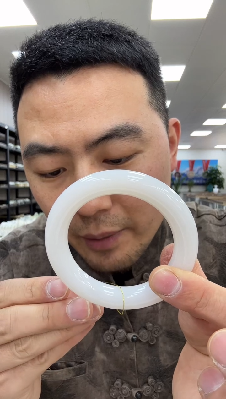 【闪购商品】和田玉手镯未镶嵌56  752